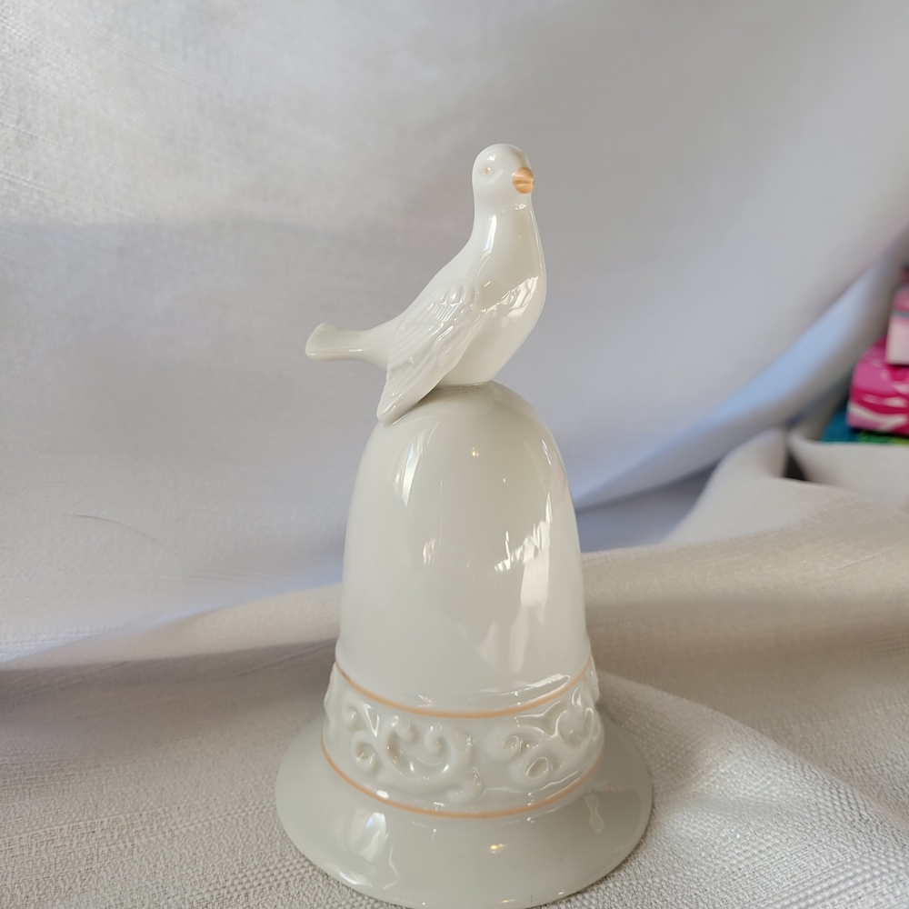 Avon Vintage Tapestry Ceramic Bird Bell 1981